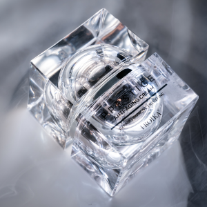 Froika Prestige Anti-aging Cream in grey background